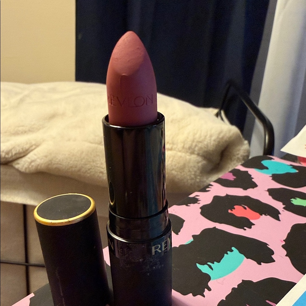 Revlon Lipstick - 💄 Wild Thoughts